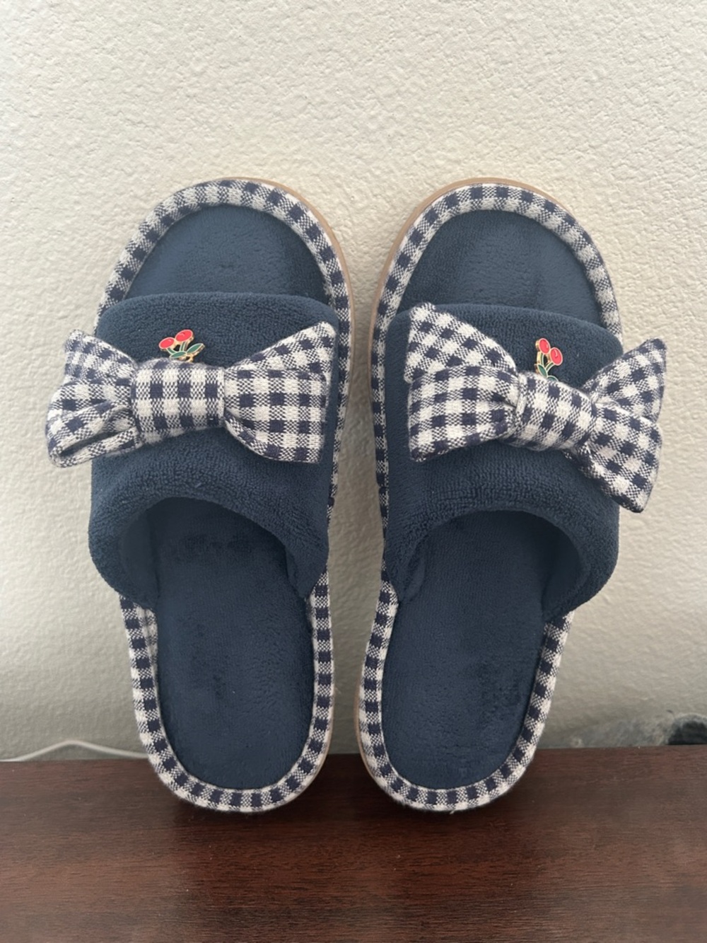 Cozy slippers with bow and cherry detail size 6.5-7 NWOT